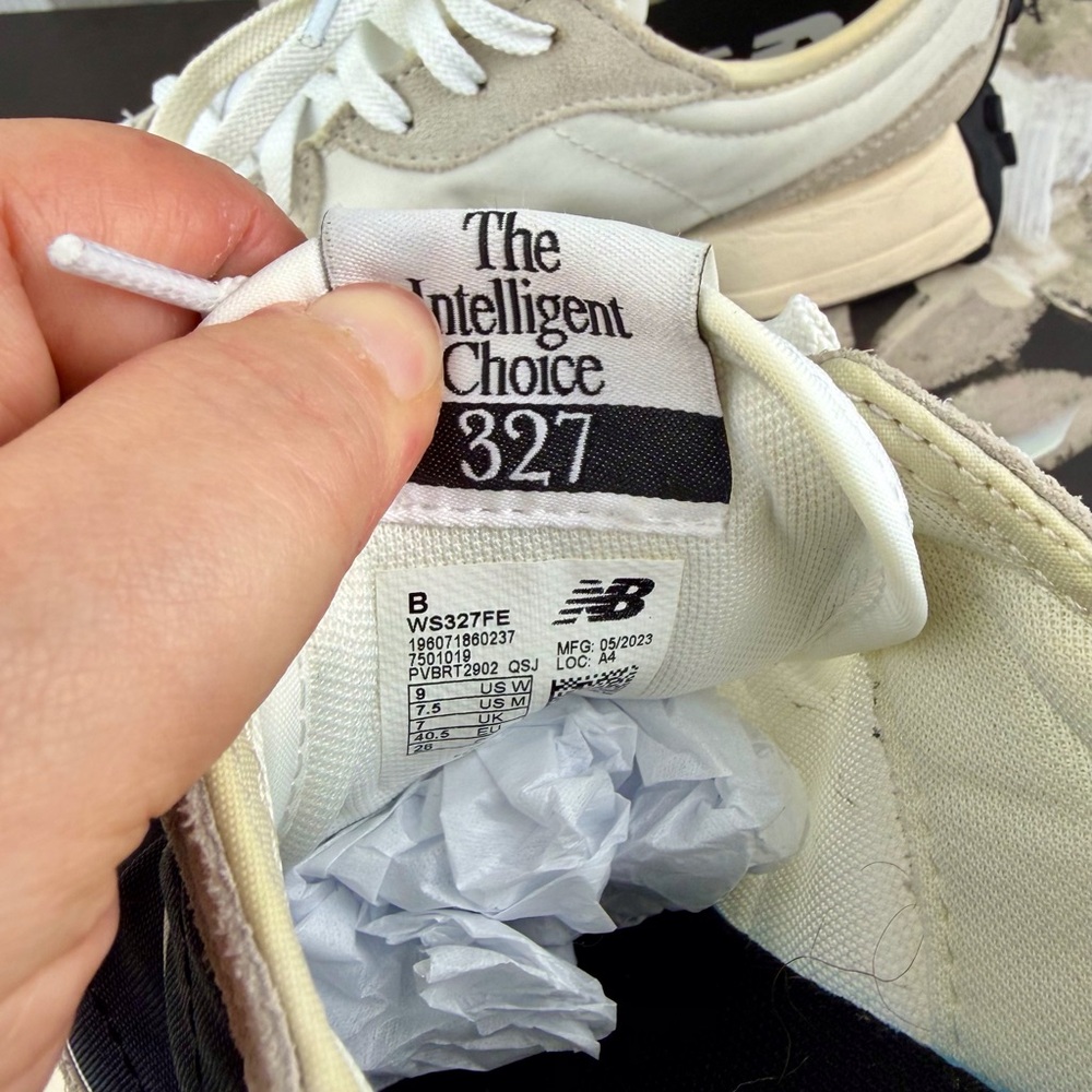 New Balance 327 Sneaker in Sea Salt Black Combo Size 9 Medium Width Fit. - Picture 6 of 11
